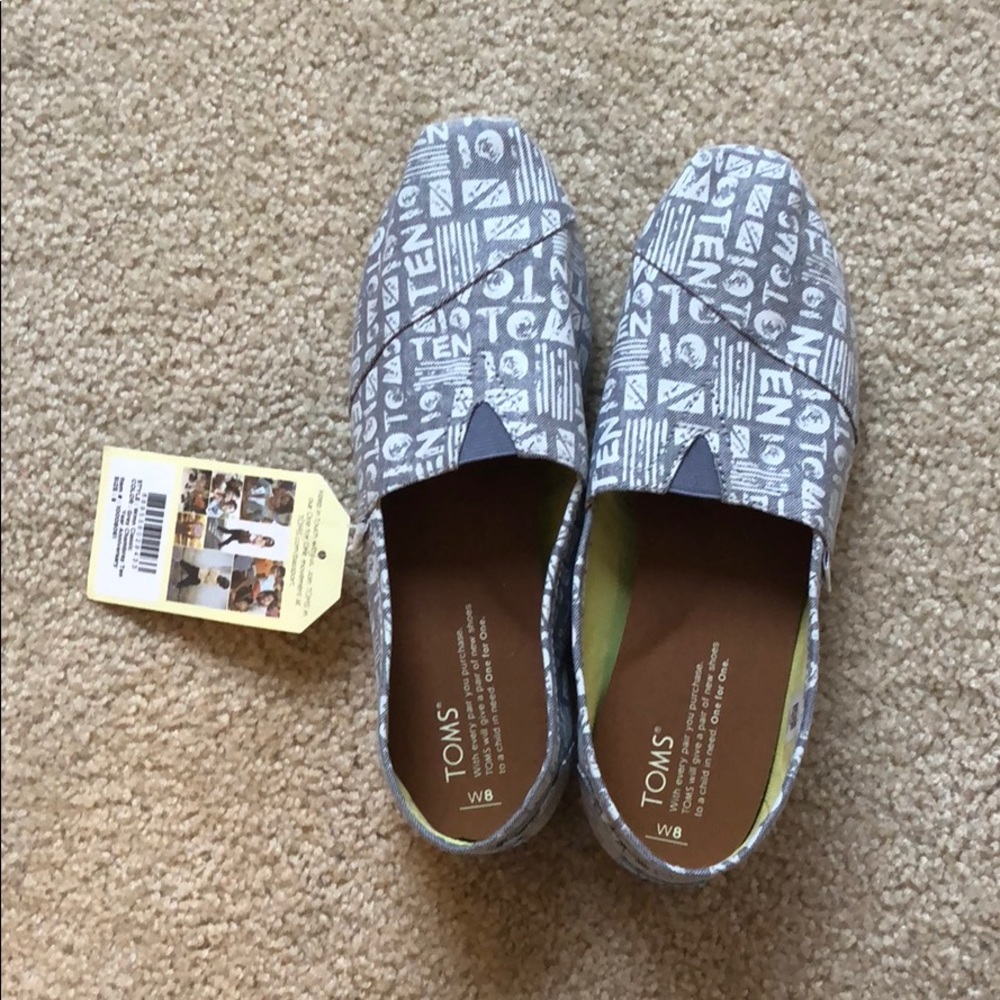 New with tag Toms canvas slip on